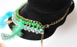 Boho Hippie chick necklace with feathers, chain, ribbon, tassels and strass, TURQUOISE BLUE, GREEN, GOLD - Collier strass  Bohémien aux plumes TURQUOISE VERT DORÉ