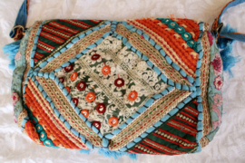 Unieke Boho hippie chic handtas patchwork, kwastjes, rits drukknoop TURQUOISE4 GOUD bloemen - 23 cm x 13 cm x 6 cm