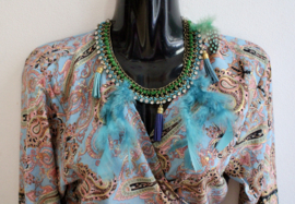 Boho Hippie chick necklace with feathers, chain, ribbon, tassels and strass, TURQUOISE BLUE, GREEN, GOLD - Collier strass  Bohémien aux plumes TURQUOISE VERT DORÉ