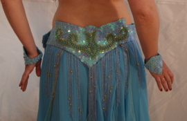 Fully sequinned 7-pce bellydance costume TURQUOISE GOLD IRIDISCENT - Costume sequins pour la danse orientale 5-pièces TURQUOISE DORÉ