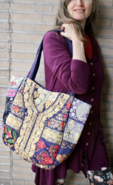 Lichtgewicht Patchwork Banjara Boho India hippie tas tote bag XL met 3 ritsen, GOUDEN borduurwerk, bloemen, paisley motief in nuances van MARINE DONKER BLAUW GOUD.