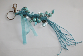 25 cm - TURQUOISE key ring with laces and beads