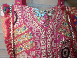 Patchwork Banjara Boho India hippie tas tote bag FUCHSIA1 GOUD bloemen met kwastjes en kraaltjes