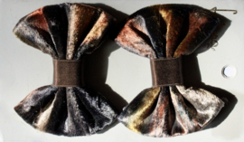 2 velvet bows with a clamp at the backside in shades of GOLD BROWN BLACK