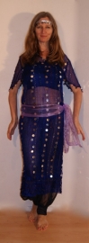 3-delig Cleopatra ensemble : transparante netjurk/tuniek KONINGS BLAUW + bijpassend heupsjaaltje + hoofdbandje met muntjes - S M L XL - 3-piece Cleopatra set : transparent net dress ROYAL BLUE + matching hip shawl + head