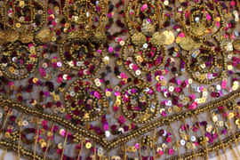 Verfijnde heupgordel op ZWARTE, transparante basis, rijk versierd met pailletten, muntjes en kraaltjes, gouden muntjes, FUCHSIA pailletten, multicolor pailletten - S, XS, petite