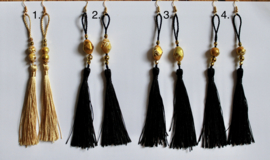 Lightweight Tassel earrings BLACK and CREME color, GOLDEN beads decorated - Boucles d'oreilles floche chique, poids léger, couleur NOIR ou CRÈME