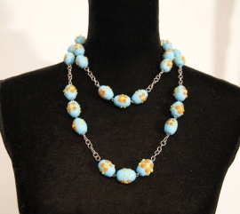XL - TURQUOISE BLUE Flowered glass beads necklace, ORANGE and YELLOW flowers - Collier long aux perles verre bleu turquoise aux fleurs oranges sur chaîne