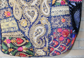 Lichtgewicht Patchwork Banjara Boho India hippie tas tote bag XL met 3 ritsen, GOUDEN borduurwerk, bloemen, paisley motief in nuances van MARINE DONKER BLAUW GOUD.