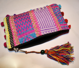 nr 1 - 6 - Bohemian hippy chic patchwork pouch, ponpon rimmed MULTICOLORED - Petit Sac Bohémien  MULTICOLORE, poids léger en textile, fermeture tirette.