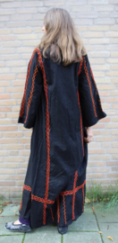 Egyptische Folklore jurk uit de Sinai woestijn ZWART, met ROOD borduursel en GOUDEN muntjes