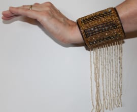 Polsband / armband met pailletten en kralenfranje DONKER BRUIN met GOUD - one size - Arm cuff / wrist band fully sequinned with beaded fringe DARK BROWN wrist cuff with GOLD