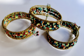 Atlantis Armband Ibiza hippie chic met mix kleuren kraaltjes ZWART WIT GROEN GOUD BLAUW ROOD ZALM