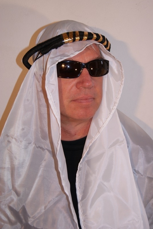Saudi olie sjeik heren hoofddeksel : witte sjaal + hoofdband ZWART GOUD - Saudi oil sheikh head gear : white shawl + headband BLACK GOLD