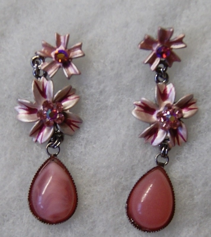 1 pair of Lovely romantic SOFT PINK flower earrings - Boucles d'oreilles romantiques vieux rose aux fleurs