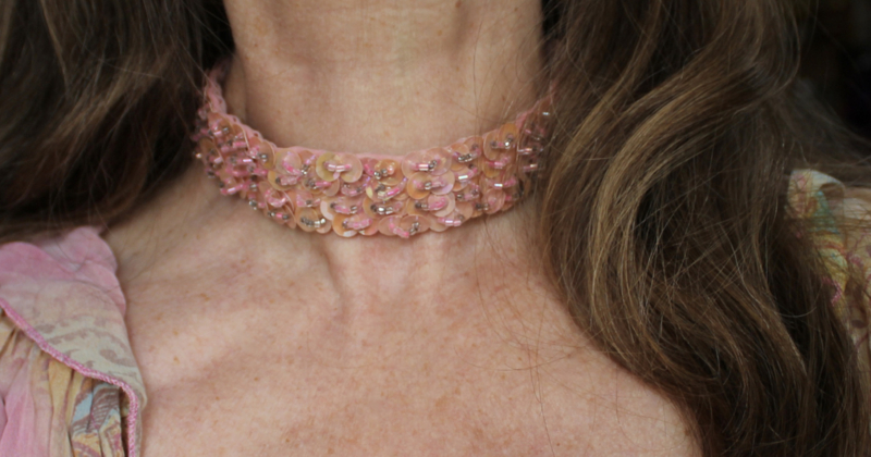 Pailletten halssnoer, choker ROZE PARELMOERglans - 36,5 cm - Fully sequinned choker necklace PALE PINK IRIDISCENT