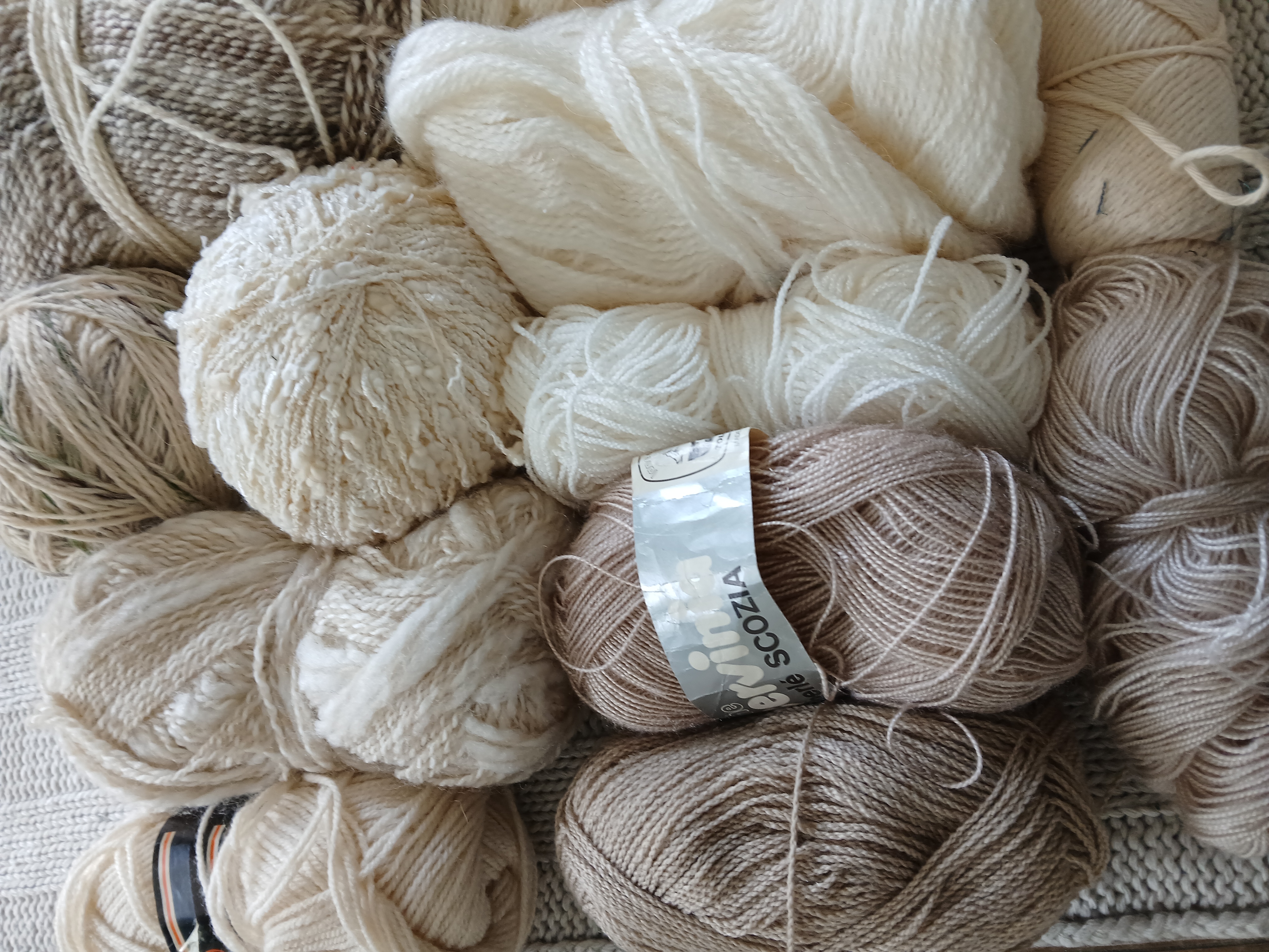 Pakket restanten wit/beige 1030 gram