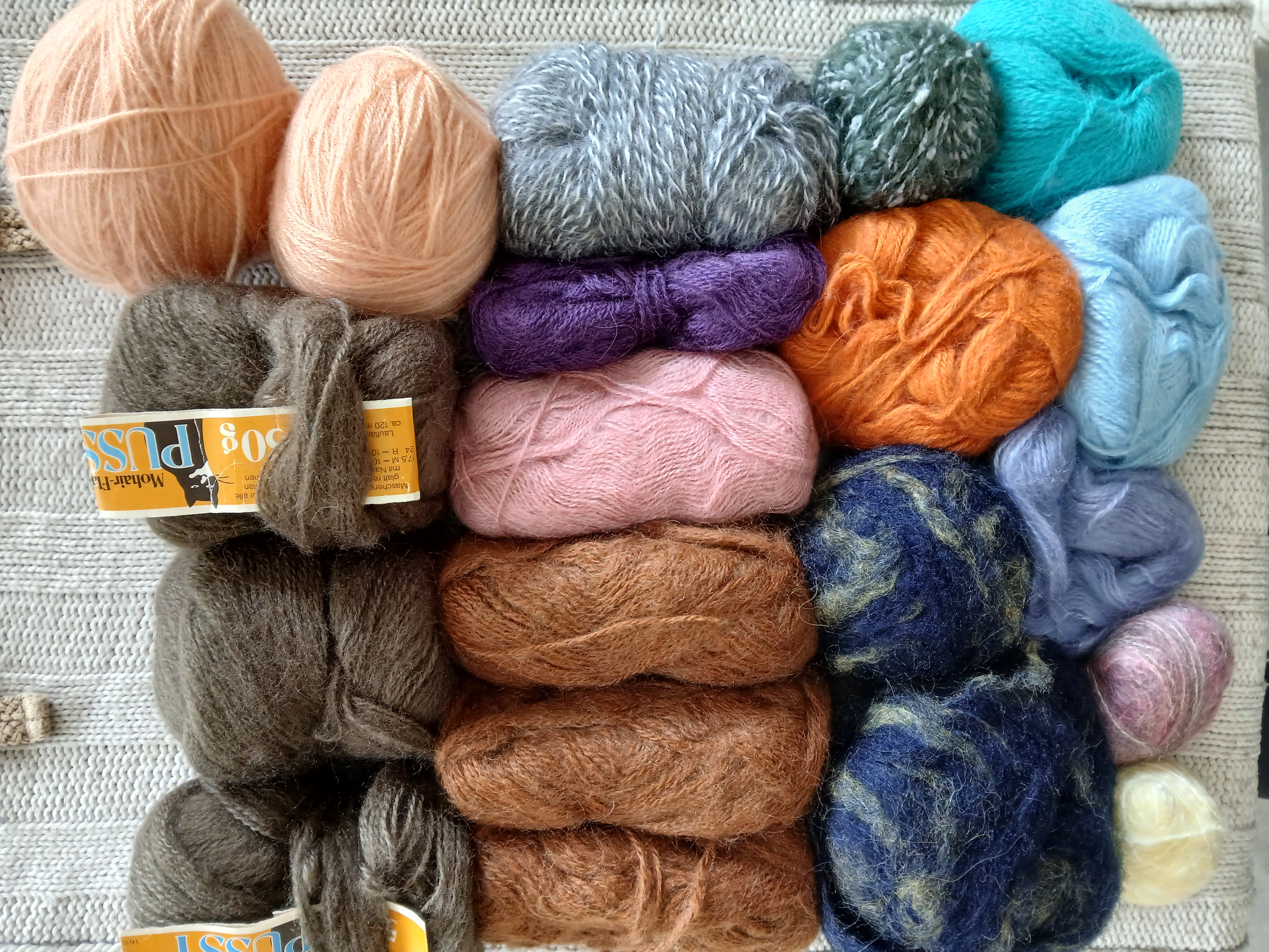 Pakket restanten mohair etc. 820 gram