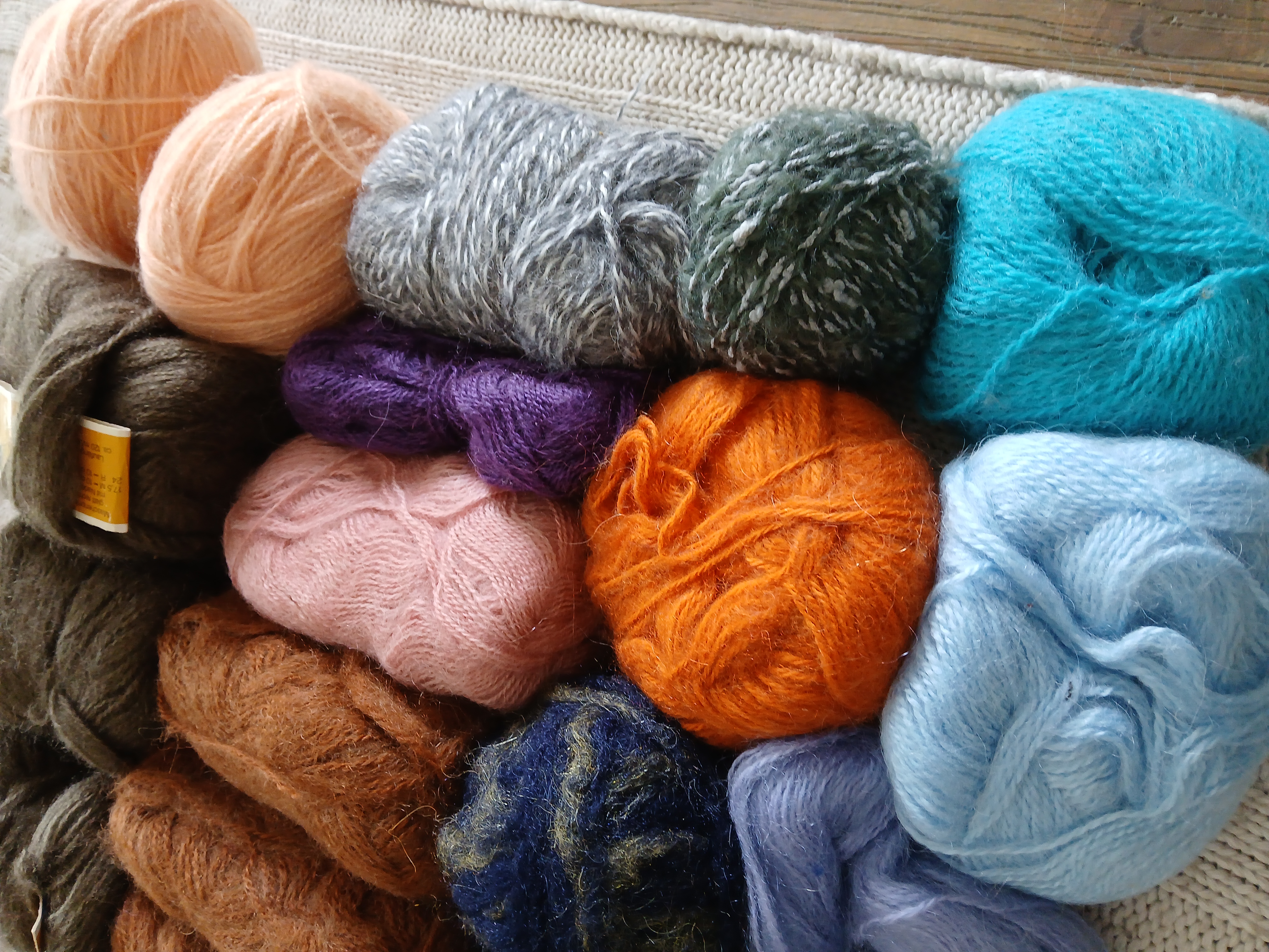 Pakket restanten mohair etc. 820 gram