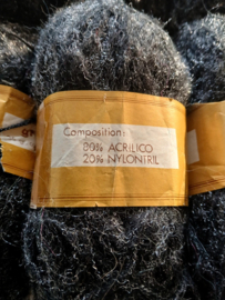 11 bollen brons angora met lurex zwart