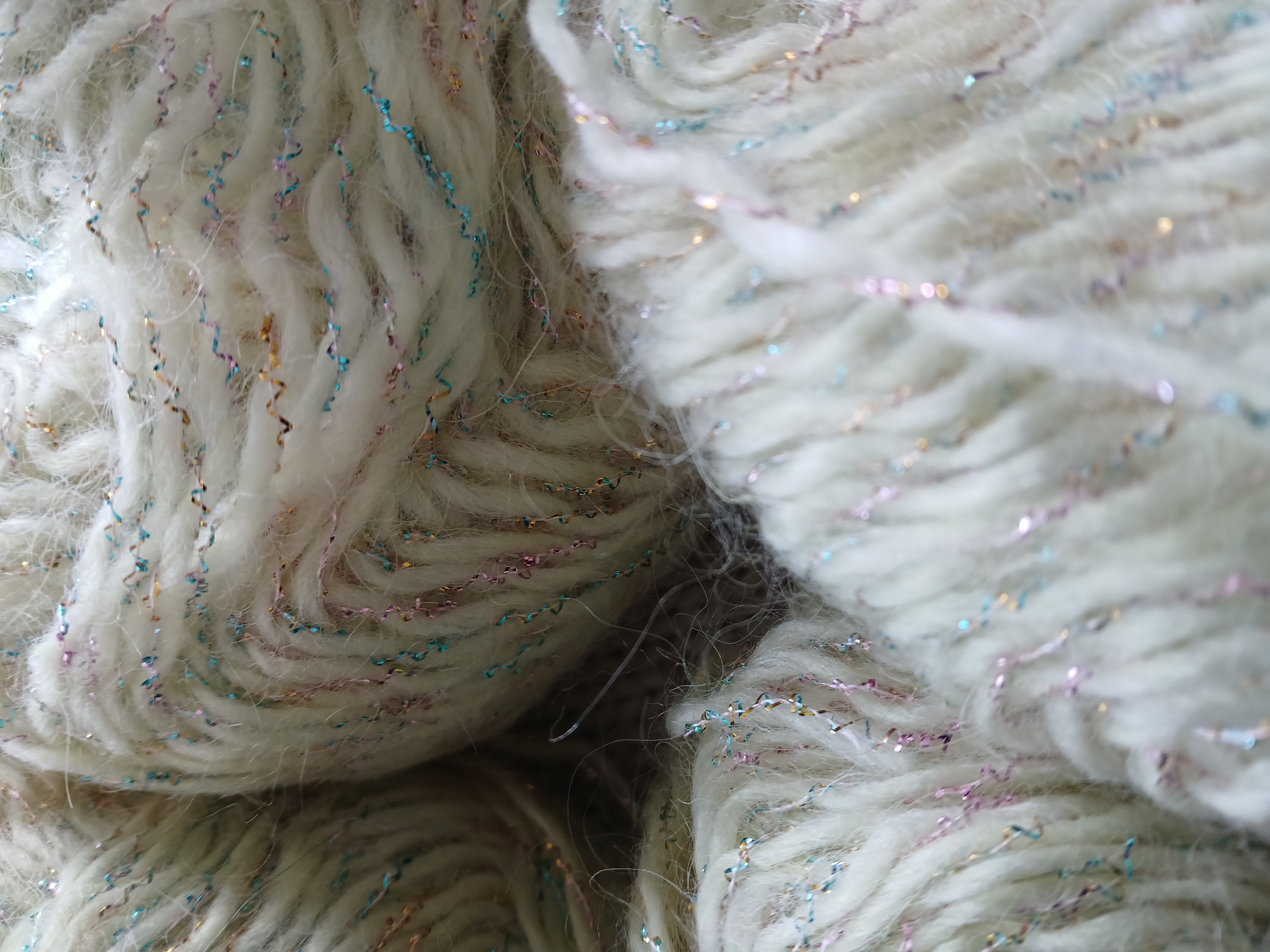 4 bollen Laines Pierber Gratia de Luxe Geel/Glitter