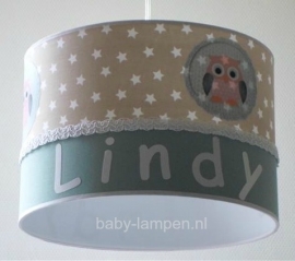 Babylamp beige en stone green Lindy  met drie keer uiltjes