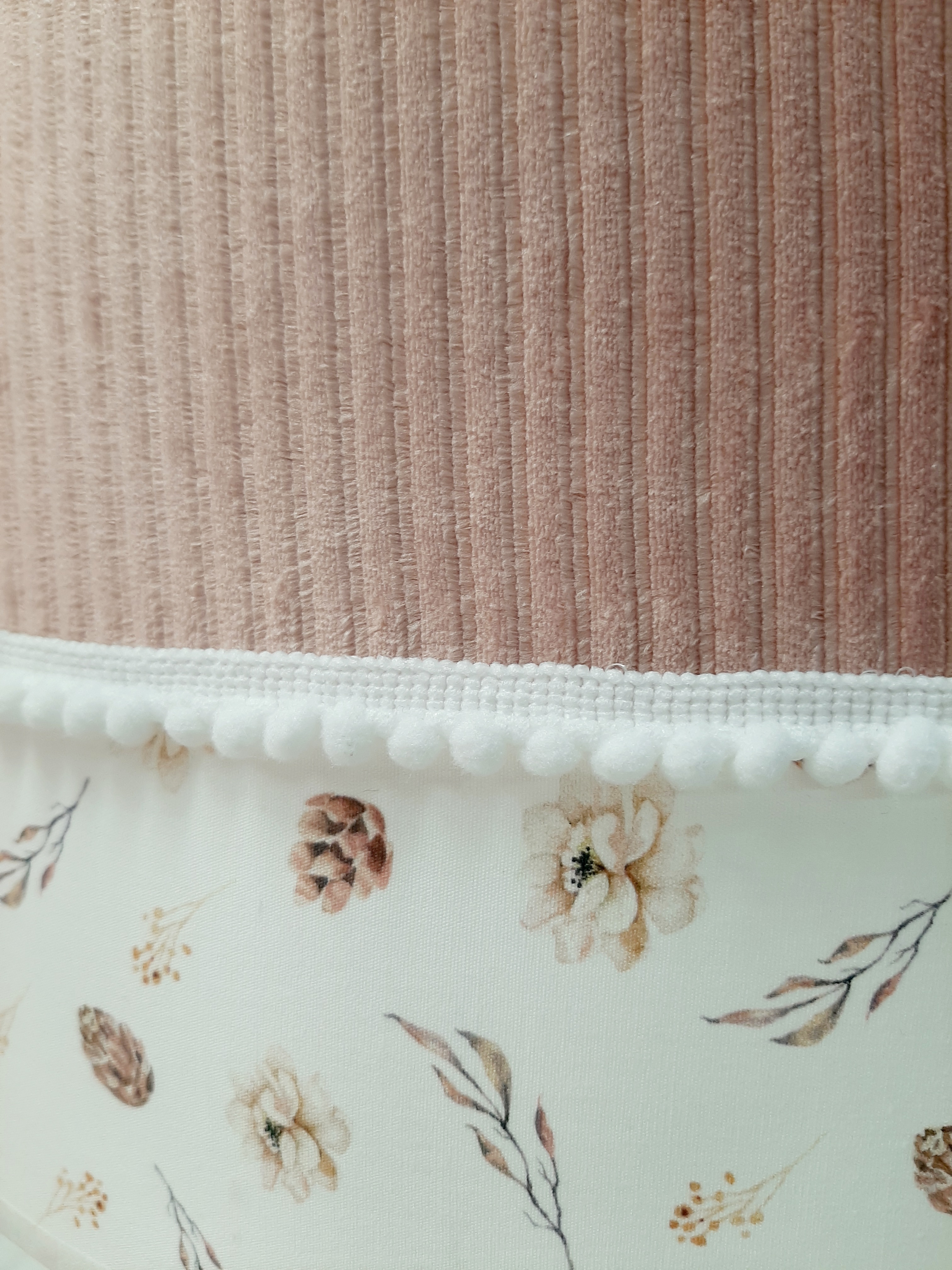 Hanglamp babykamer oud roze velours ribstof