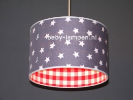 Babylamp grijze sterren en rode ruit