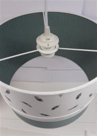 Lamp babykamer oud groen wafelstof en veertjes