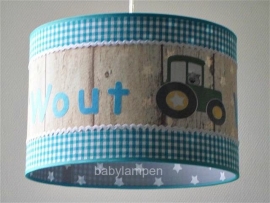 Babylamp Wout met drie keer tractor