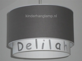 lamp babykamer antraciet wit en zilveren letters Delilah
