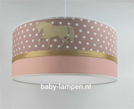 Hanglamp oudroze sterren en gouden paarden