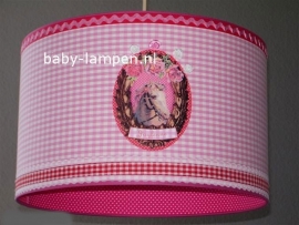 Babylamp roze ruit met paardje en geblokt bandje.