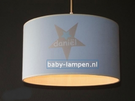 lamp babykamer lichtblauw met 3x ster en naam ruitje binnenkant