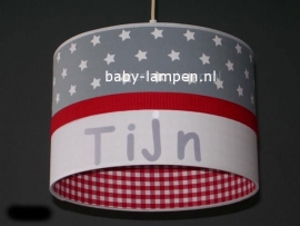 lamp babykamer Tijn grijze sterren rode band en rode ruit