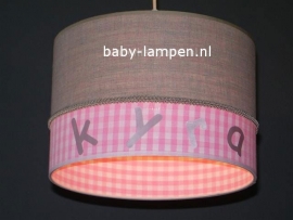 lamp babykamer Kyra beige en roze ruit