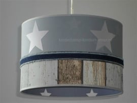 lamp babykamer grijs met sterren en steigerhout behang