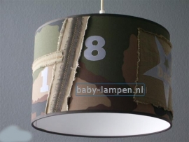 Stoere legerlamp babykamer