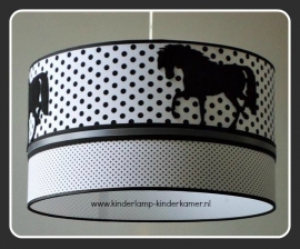 babylamp zwart grijs met drie keer paard