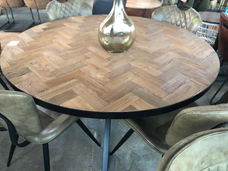 teak tafel buiten