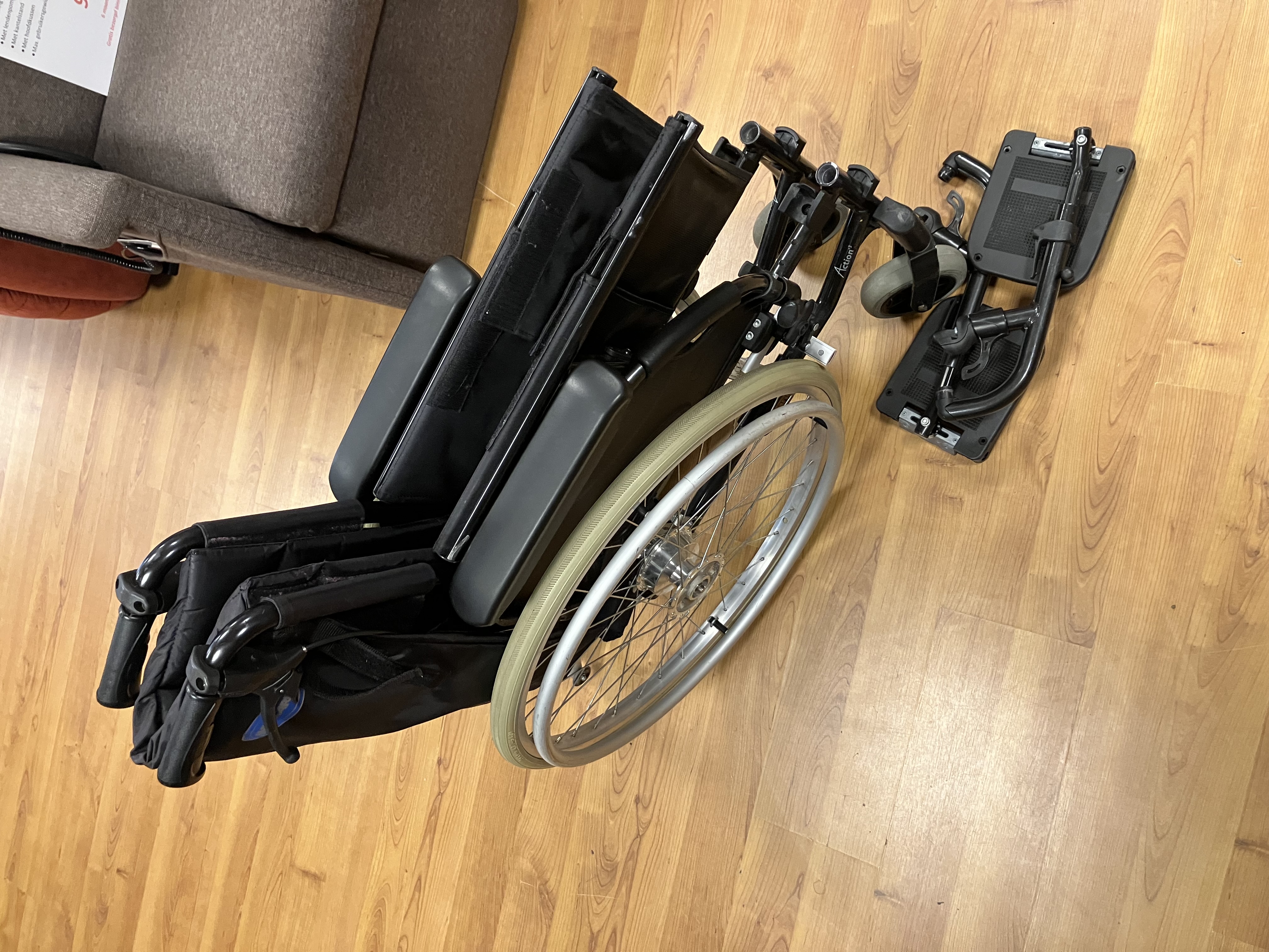 Rolstoel invacare action 3