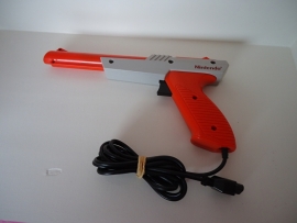Nintendo Zapper 1985 Model NES - 005 (C.4.1)