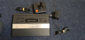 Atari 2600 junior console met 1 controller (L.2.2)