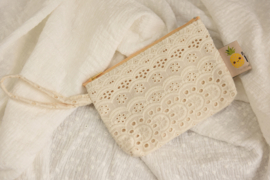 Tasje / clutch broderie geel
