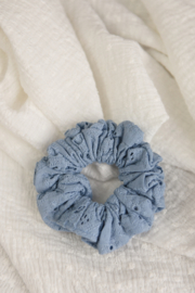 Scrunchie broderie blauw