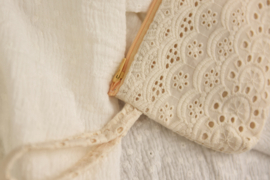 Tasje / clutch broderie geel