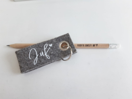 Sleutelhanger grijs vilt Juf