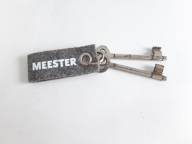 Sleutelhanger grijs vilt Meester