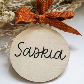 Houten kerstbal hanger met naam