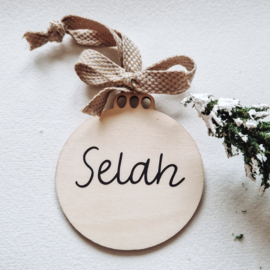 Houten kerstbal hanger met naam